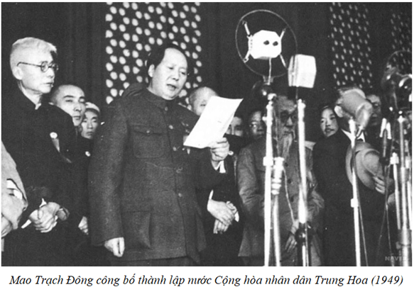 Chủ tịch Mao Trạch Đông đọc bản Tuyên ngôn thành lập nước Cộng hòa Nhân dân Trung Hoa tại Quảng trường Thiên An Môn (1/10/1949)