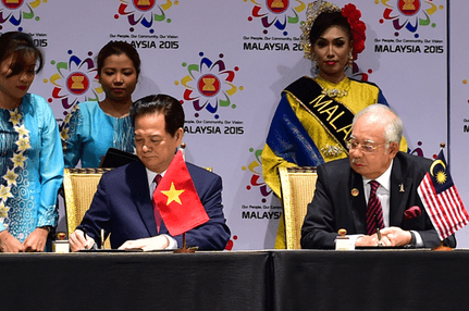 Thủ tướng Nguyễn Tấn Dũng (Việt Nam) kí Tuyên bố Kuala Lumpur 2015